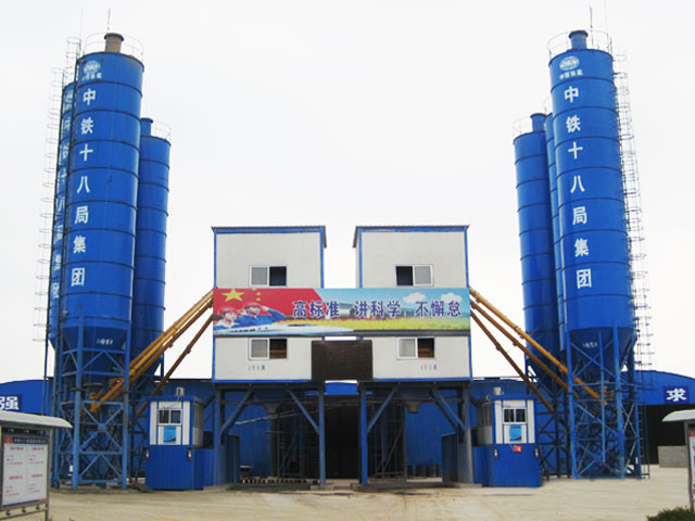 中鐵(tie)十八局集(jí)團混凝土(tu)攪拌站